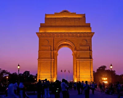 New-Delhi-India-War-Memorial-arch-Sir